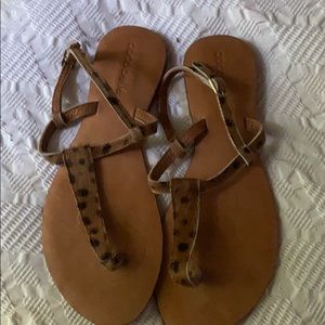 Cocobelle cheetah print thong sandals 9